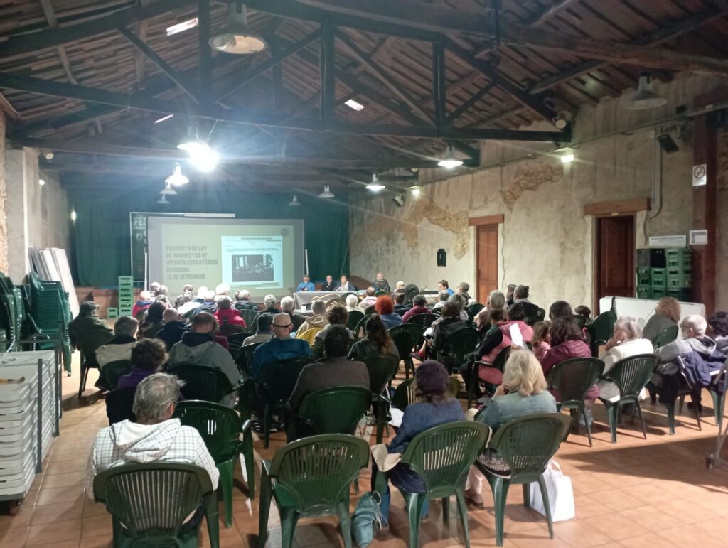 Asamblea de la Plataforma Salvemos Peñamayor Nava