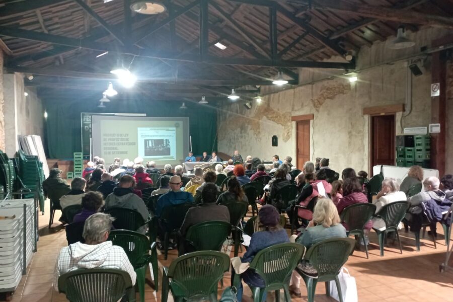 Asamblea de la Plataforma Salvemos Peñamayor Nava